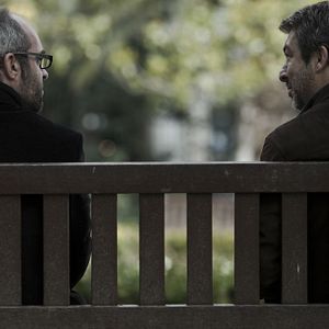 Foto Una pistola en cada mano