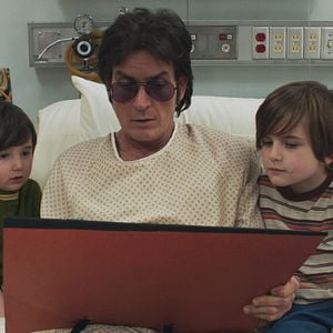 Foto A Glimpse Inside The Mind of Charles Swan III