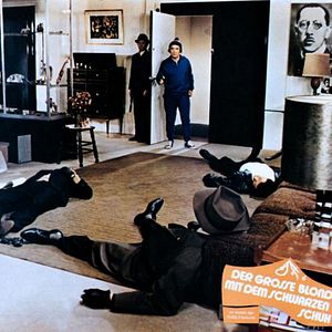 Foto El gran rubio con un zapato negro