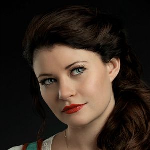 Foto Emilie de Ravin