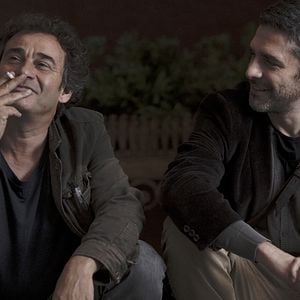 Foto Una pistola en cada mano