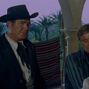 Foto Las pistolas no discuten