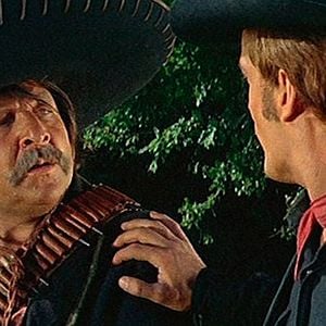 Foto 7 dólares al rojo