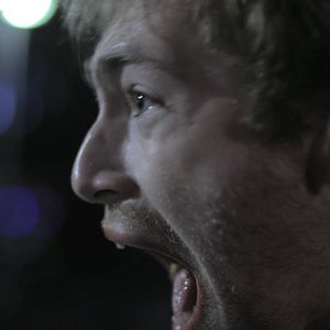 Foto Boy Eating the Bird's Food