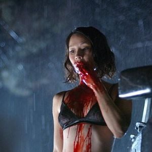 Foto Rise: Cazadora de sangre