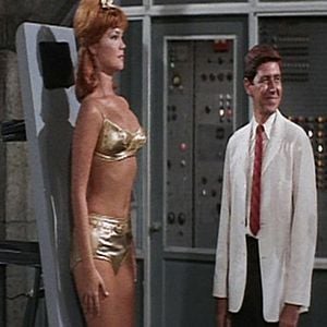 Foto Doctor G y su máquina de bikinis