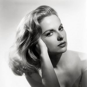 Foto Martha Hyer