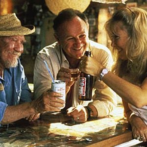 Foto Luna llena en agua azul