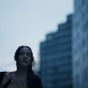 Foto She's Lost Control