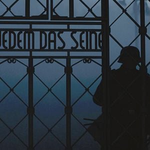 Foto Desnudo entre lobos