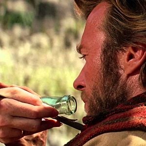 Foto Dos mulas y una mujer