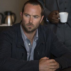 Foto Sullivan Stapleton