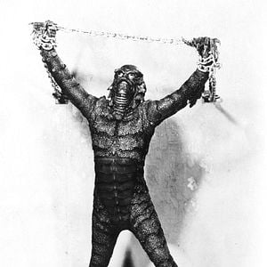 Foto La mujer y el monstruo