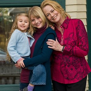 Foto Sola ante el peligro