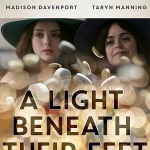 Foto A Light Beneath Their Feet