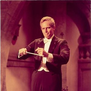 Foto Una tumba al amanecer