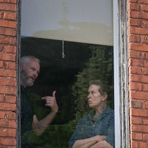 Foto Tres anuncios en las afueras