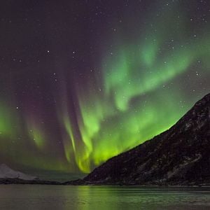 Foto Earth: One Amazing Day