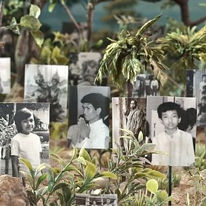 Foto Graves Without a Name