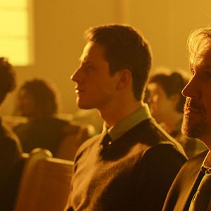 Foto Dios no está muerto: Una luz en la oscuridad