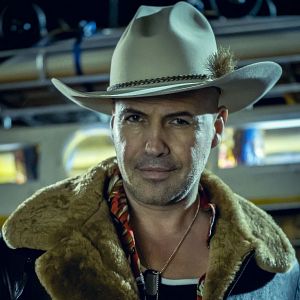 Foto Curfew (Toque de queda)