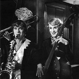 Foto Con faldas y a lo loco