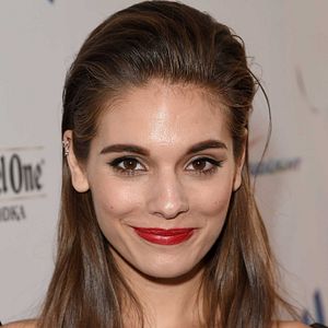 Foto Caitlin Stasey