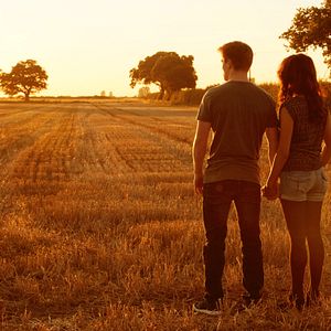 Foto Await Further Instructions