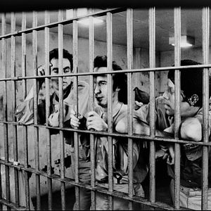 Foto Bajo el peso de la ley