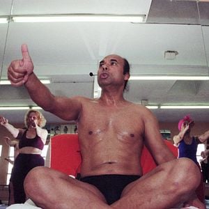 Foto Bikram: Yogui, gurú, depredador