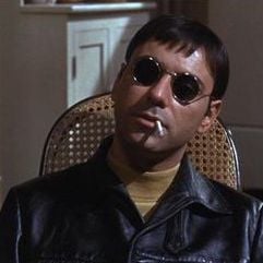 Foto Sola en la oscuridad