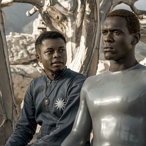 Foto Raised By Wolves (2020)