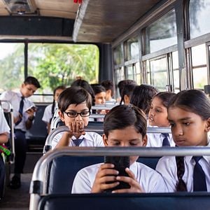 Foto Un hombre serio