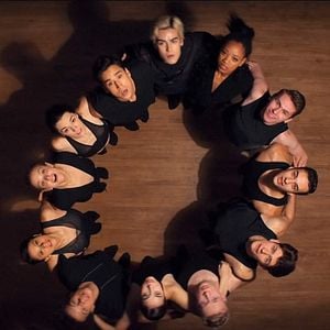 Foto Delicadas y crueles