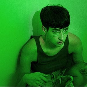 Foto All Eyes Off Me