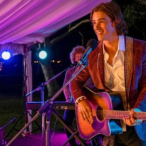 Foto Brenton Thwaites