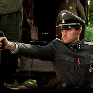 Foto Walking with the Enemy