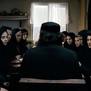 Foto Más allá de las colinas