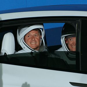 Foto Regreso al espacio