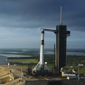 Foto Regreso al espacio