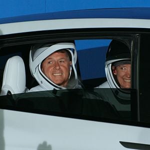 Foto Regreso al espacio