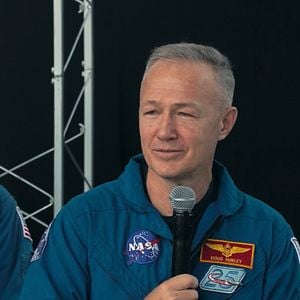 Foto Regreso al espacio