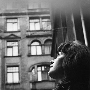 Foto Una muchacha sin historia