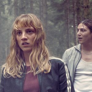 Foto Meanwhile on Earth