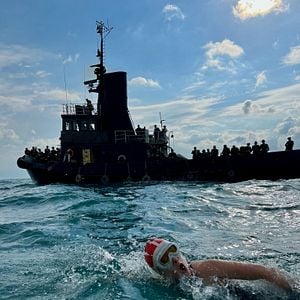 Foto La joven y el mar