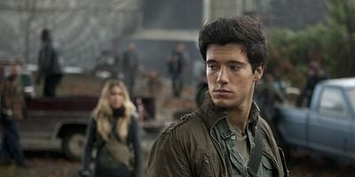 Cartel de Mundos diferentes