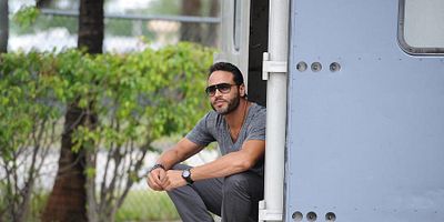 Cartel de H-a-Double-P-Y