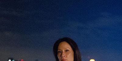 Cartel de A Controlled Descent