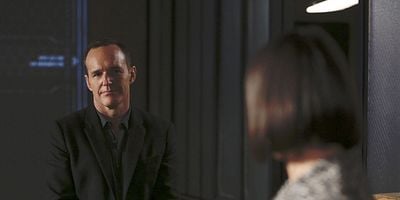 Cartel de Many Heads, One Tale