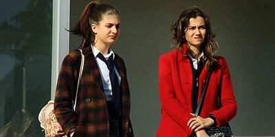 Cartel de Kırgın Çiçekler 23.Bölüm